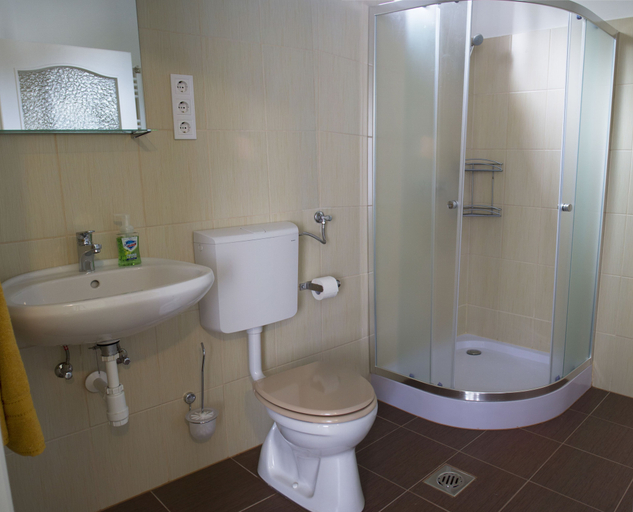 Bathroom, Microstore Airport Panzio, Gyál