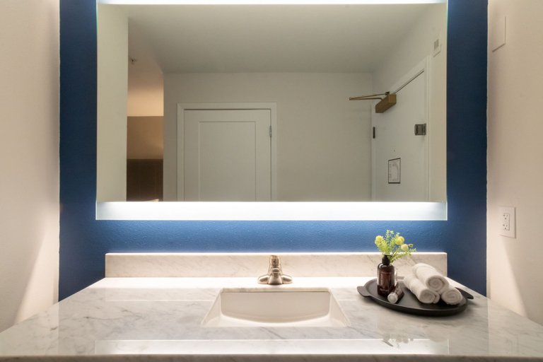 Bathroom 4, Oxford Suites Portland - Jantzen Beach, Multnomah