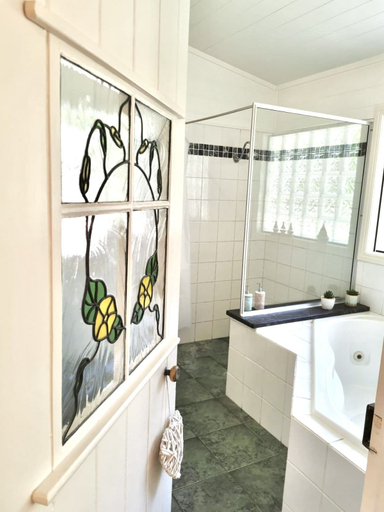 Bathroom 3, Arcadia House, Byron