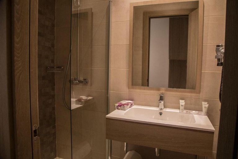 Bathroom 5, Az Hotel Le Zephyr Mostaganem, Mezghrane