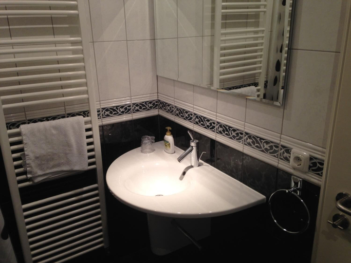 Bathroom 5, Gästehaus Savo, Ahrweiler