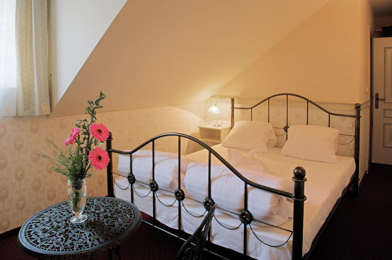 Bedroom 2, Chateau Kynšperk, Cheb