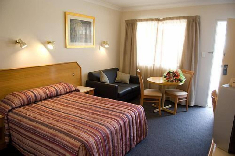 Bedroom 2, Narellan Motor Inn, Camden
