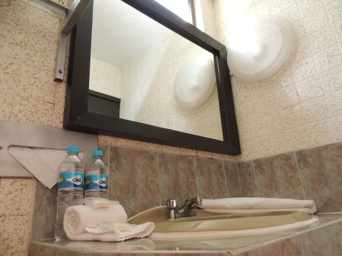 Bathroom 4, Hotel Lizbeth, Tula de Allende
