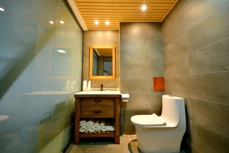 Bathroom 4, Lijiang Guanlanyue Inn, Lijiang