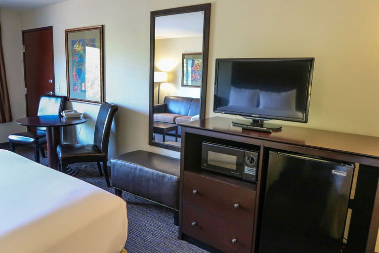 Bedroom 3, Oxford Suites Portland - Jantzen Beach, Multnomah