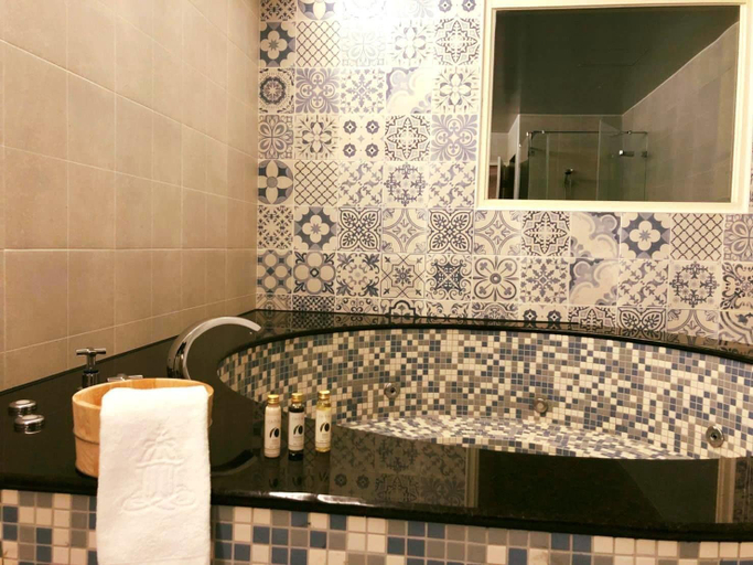 Bathroom 4, The White Paris, Yilan