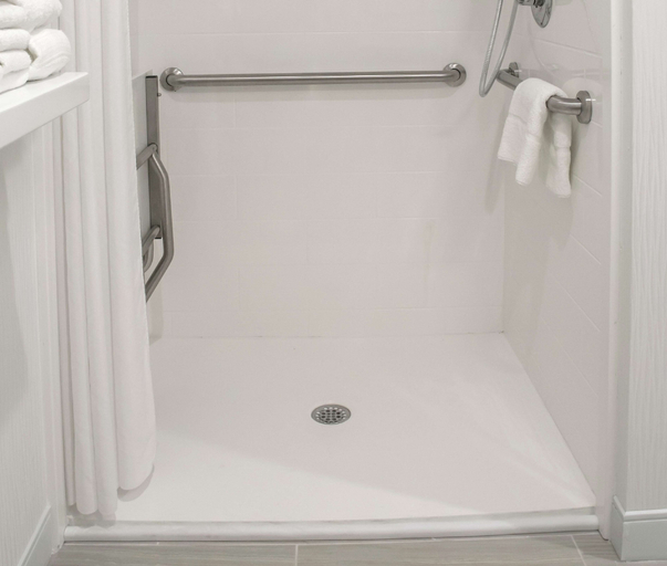Bathroom 3, Hampton Inn Hartwell, Hart