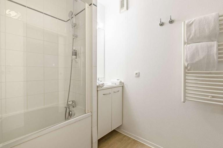 Bathroom 4, Lagrange Apart'HOTEL L'Escale Marine, Charente-Maritime