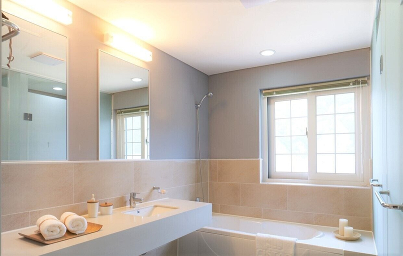 Bathroom 4, Donggang Cistar, Yeongwol