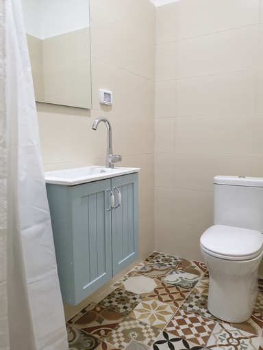 Bathroom 4, City Center Rooms