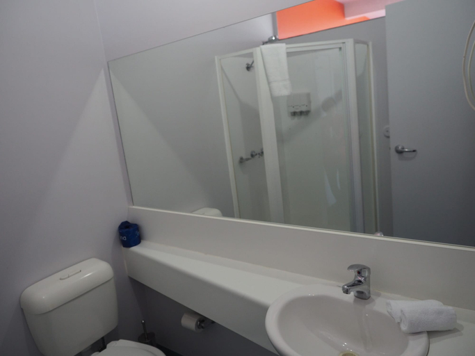 Bathroom 4, Waterfront Lodge Motel, Glenorchy