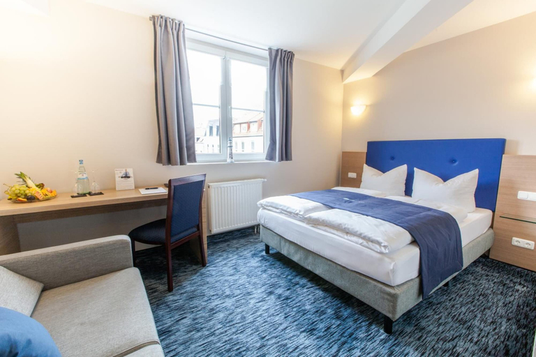 Bedroom 4, Hotel am Fjord, Flensburg