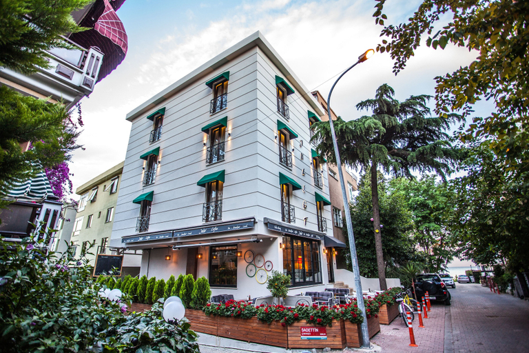 Exterior & Views