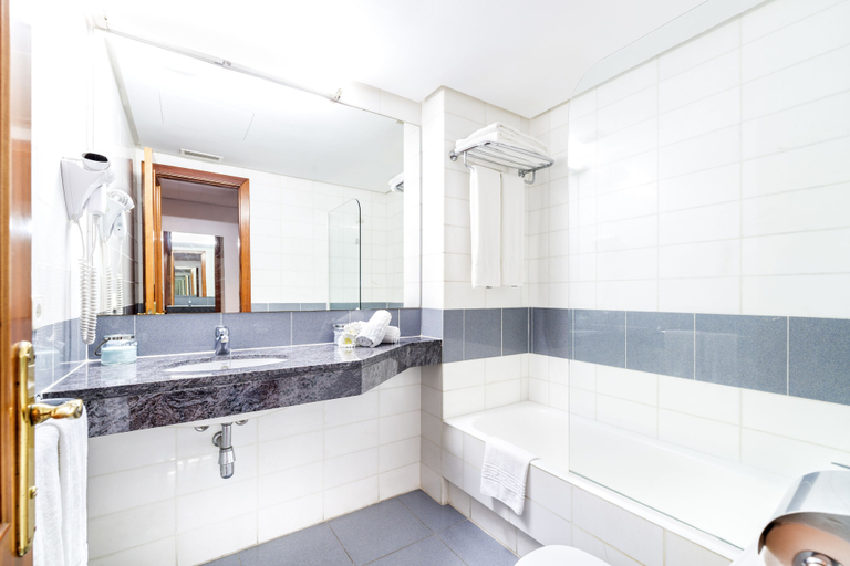 Bathroom, Apartaments Blau, Girona