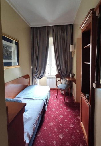 Bedroom 4, Miami, Rome