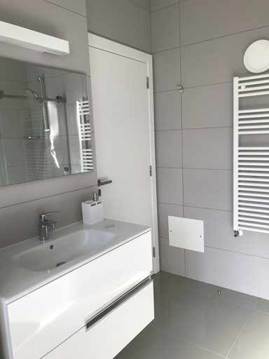 Bathroom 3, Lisbon10, Lisbon