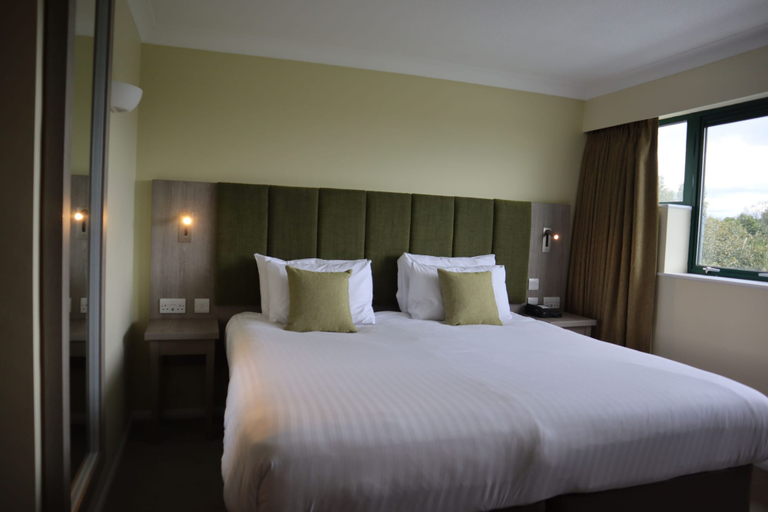 Bedroom 3, Hellidon Lakes Golf & Spa Hotel, Northamptonshire