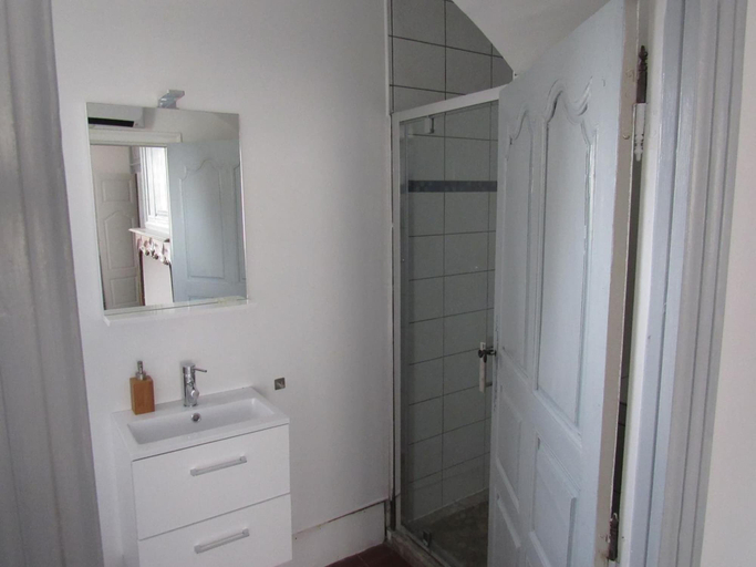 Bathroom 5, L' Arche d' Yvann, Aveyron