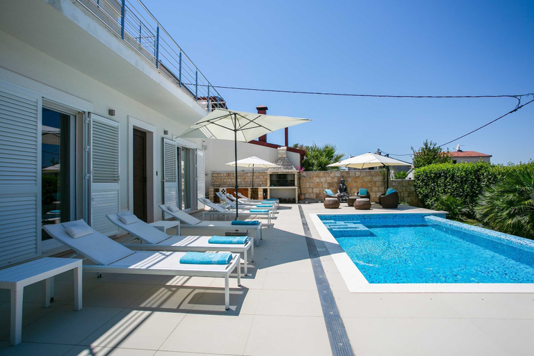 Sport & Beauty 3, Villa Avalon, Okrug