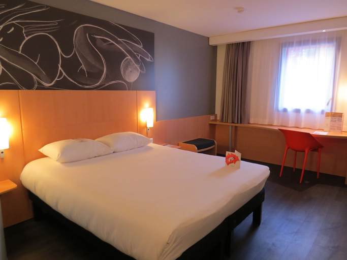 Bedroom 3, ibis Soissons Hotel, Aisne