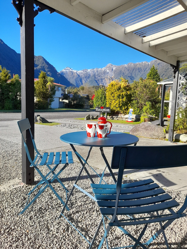 Others 4, Lake Matheson Motel, Westland