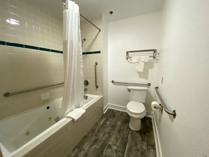 Bathroom 5, BridgePoint Inn Daly City, San Mateo