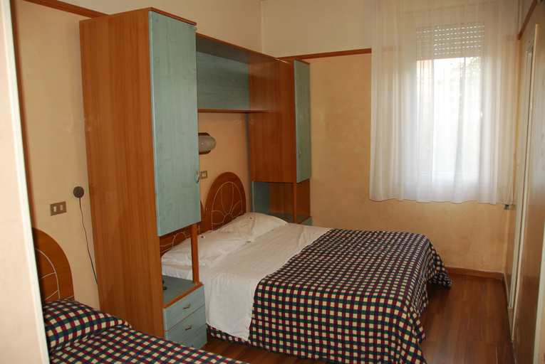 Bedroom 3, Hotel Britannia, Rimini