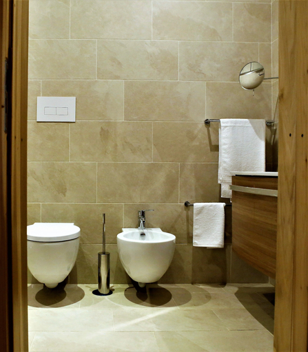 Bathroom 5, Maison des Fleurs, Napoli