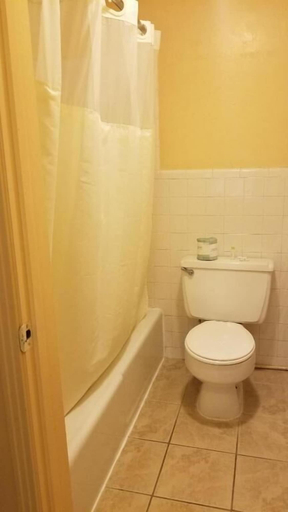 Bathroom 3, Scottish Inn McMinnville, Warren
