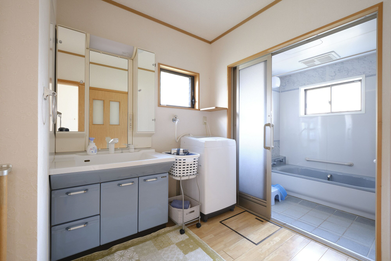 Bathroom 4, Vacation rentals -un-, Nachikatsuura