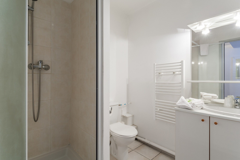 Bathroom 4, Residhotel Vieux Port, Bouches-du-Rhône