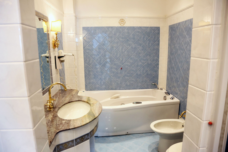 Bathroom 4, Hotel San Michele, Napoli