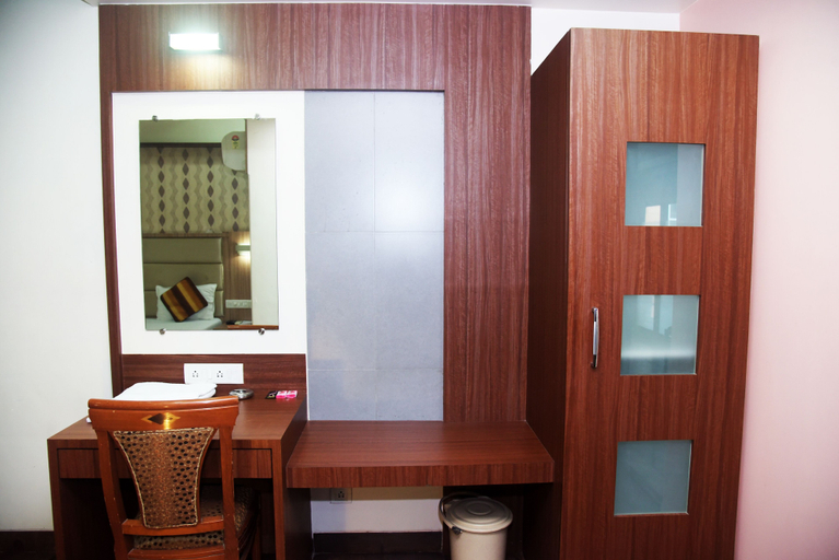 Bathroom 4, Hotel Indiana Inn, Thane