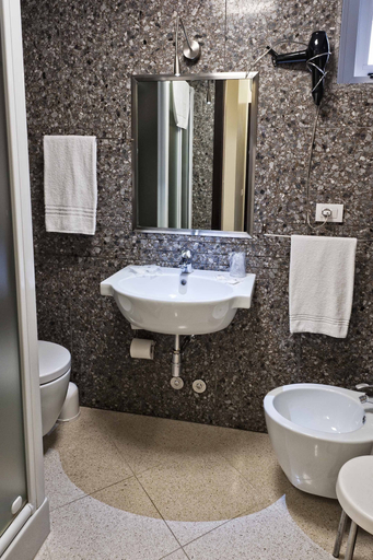 Bathroom 4, ibis Styles Milano Centro, Milano