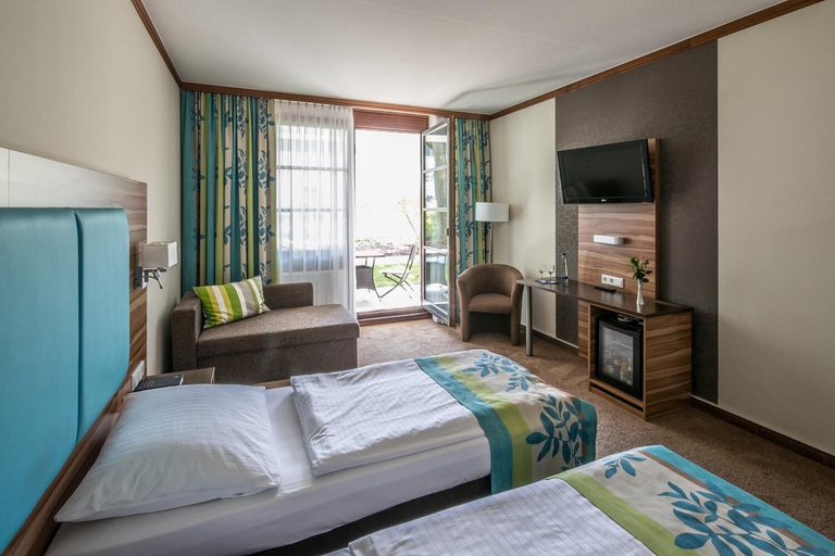 Bedroom 4, Hotel am Krone Park, Fürstenfeldbruck