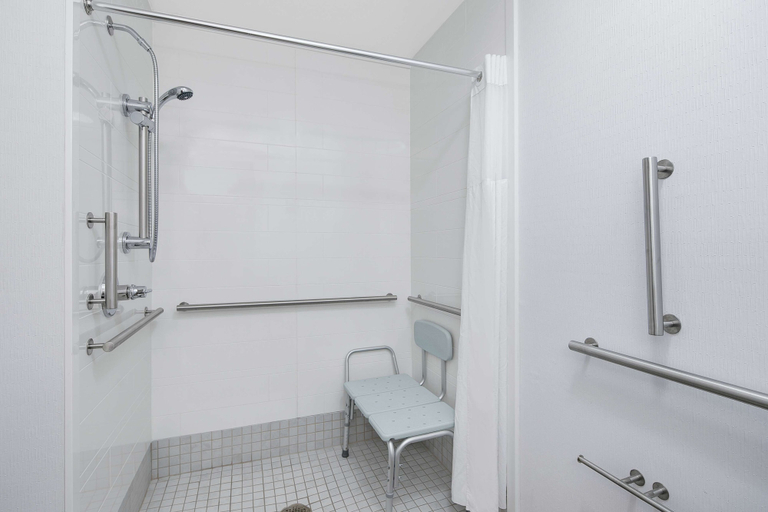 Bathroom 4, Hampton Inn Thomasville, Thomas