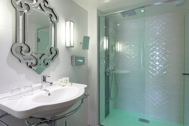 Bathroom 4, Hôtel Phileas Lazare & Spa - Opéra, Paris
