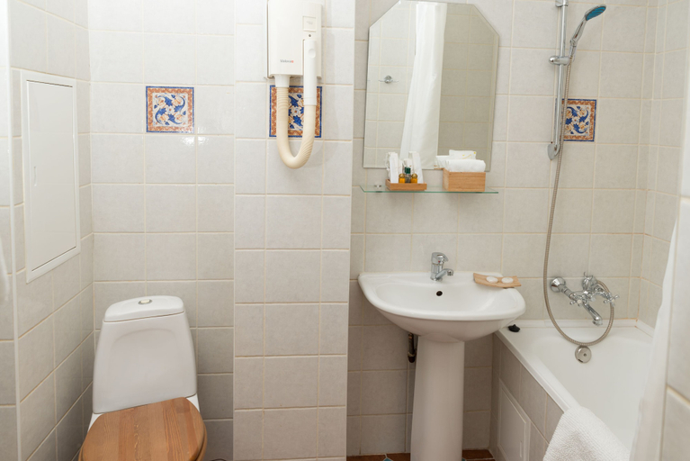 Bathroom 3, Luch Hotel, Eastern