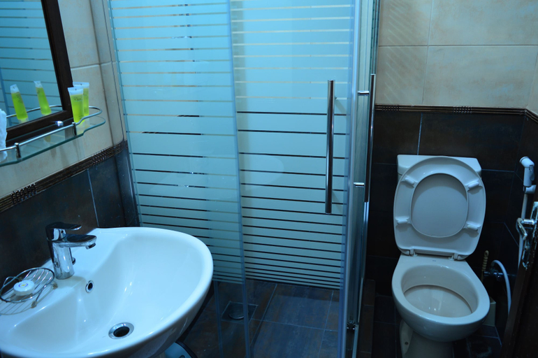 Bathroom 3, Al Jamal Hotel Suite, Wadi Essier