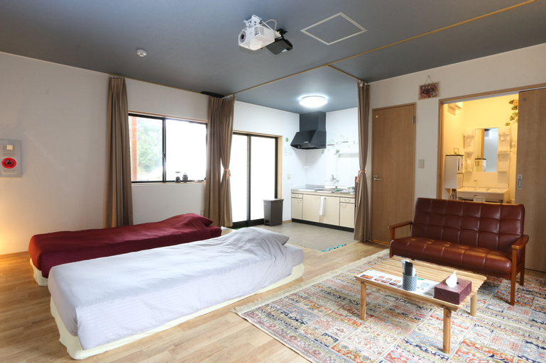Sloth Glamping, Tsushima