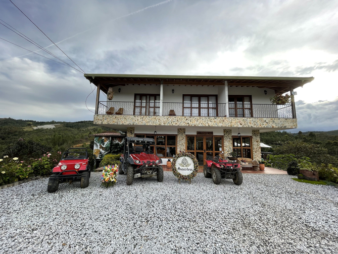 Exterior & Views