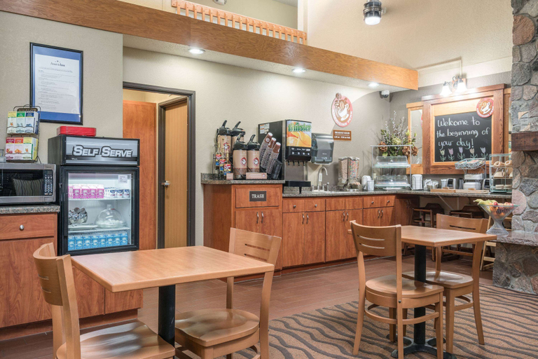 Food & Drinks 5, AmericInn by Wyndham Fargo West Acres, Cass