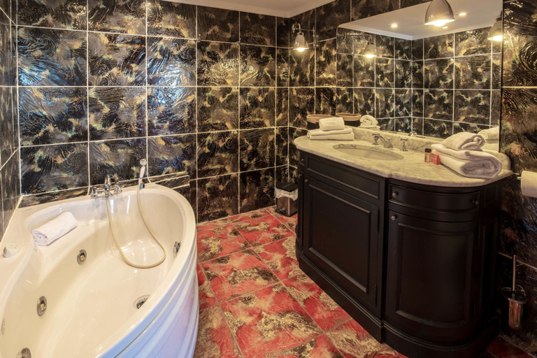 Bathroom 4, Park Hotel Airport, Hainaut