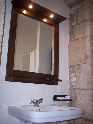 Bathroom 3, Case di Cutalia, Ragusa