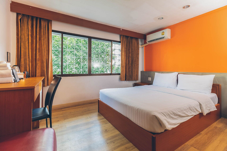 Bedroom 3, Atlas Bangkok Hotel, Wattana