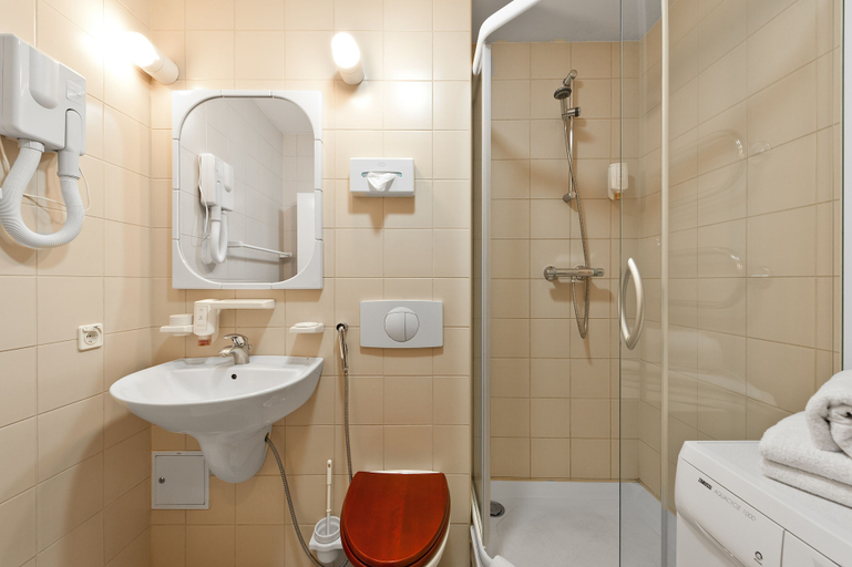 Bathroom 3, Barbacan Apartments, Vilniaus