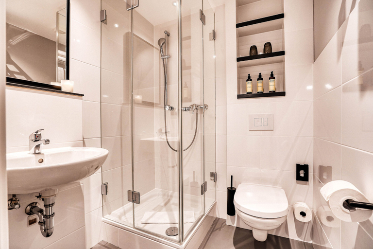 Bathroom 2, CLOUD No7 LOFTS, Stuttgart