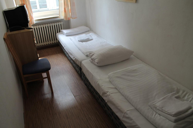 Bedroom 3, Hotel Lilienhof, Hamburg
