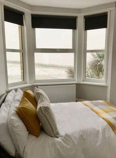 Bedroom 2, Breakers Guest House, Cornwall